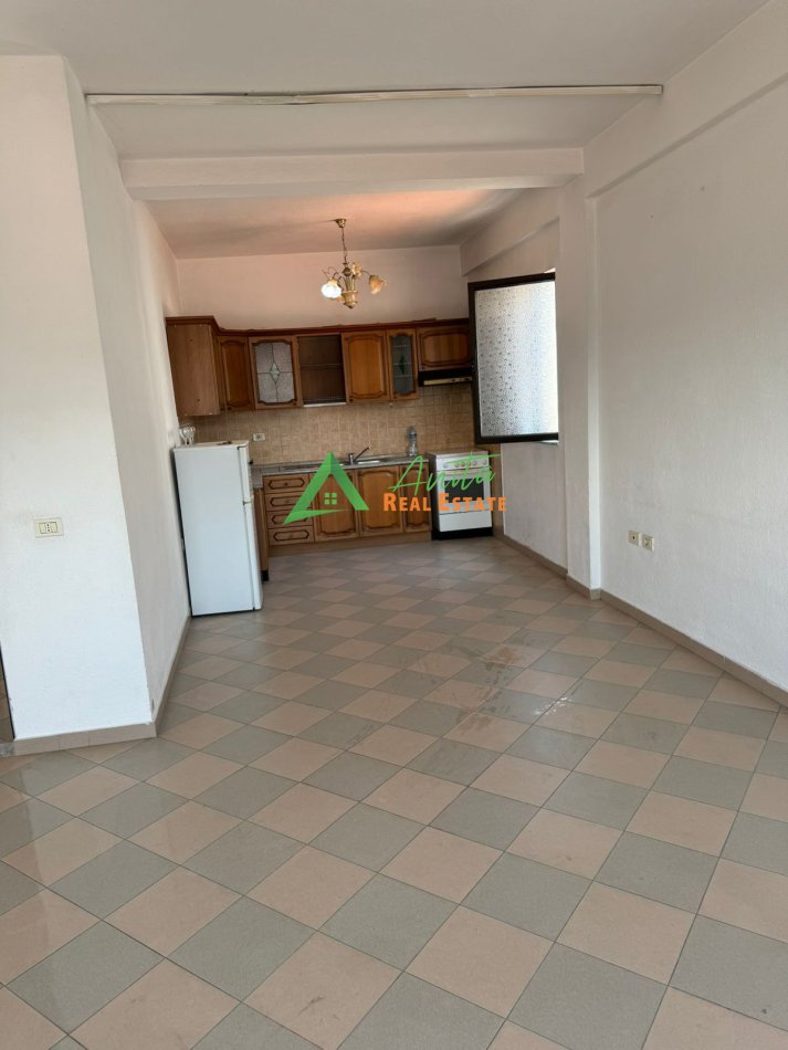 Tirane, shitet apartament 2+1+Ballkon Kati 5, 115 m² 115.000 € (Laprak)