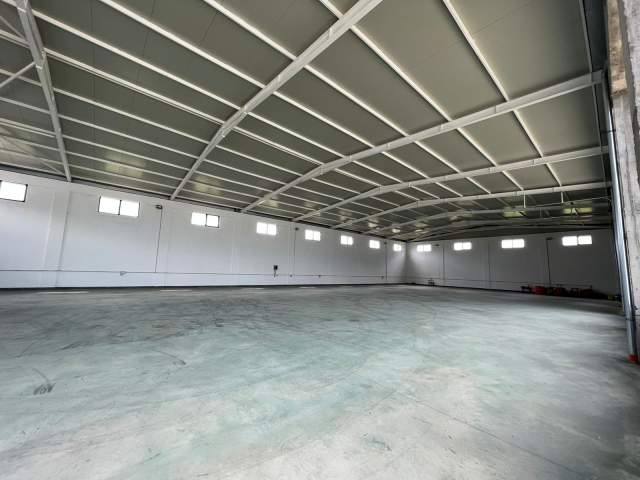 Tirane, jepet me qera magazine 800 m² 4.000 Euro (Tirana Business Park)