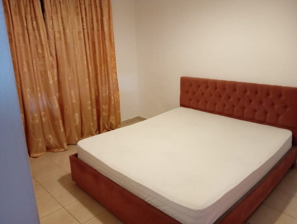 Tirane, jepet me qera apartament 1+1 Kati 1, 63 m² 430 € (21 Dhjetori)