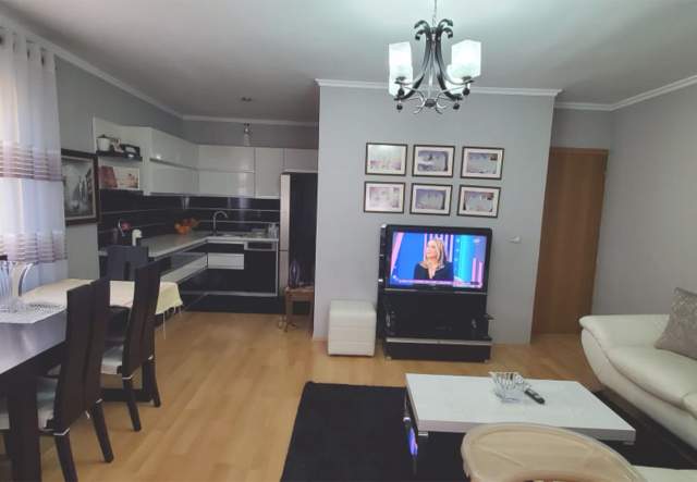 Tirane, shitet apartament 77 m² 110.000 Euro