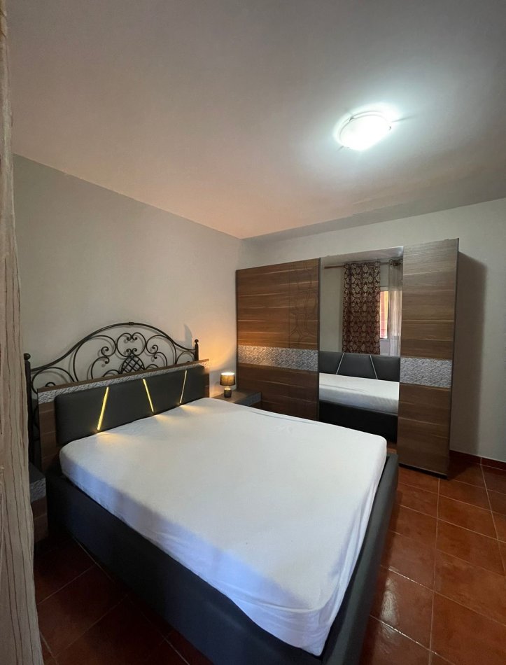 Tirane, jepet me qera apartament 3+1+Aneks+Ballkon Kati 9, 124 m² 600 € (Komuna e Parisit)