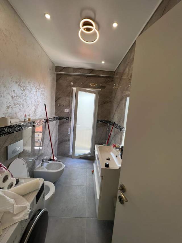 Tirane, jepet me qera apartament 3+1+BLK Kati 4, 118 m² 800 Euro (Selvie)