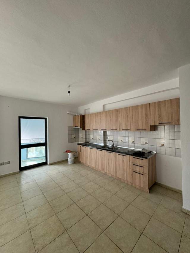Tirane, jepet me qera apartament 2+1+BLK Kati 3, 115 m² 40.000 Leke (prane Hotel Palma)