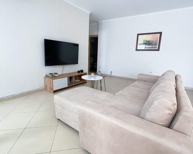 Tirane, jepet me qera apartament 1+1+BLK Kati 6, 70 m² 600 Euro (prane Klinikes Ufo)