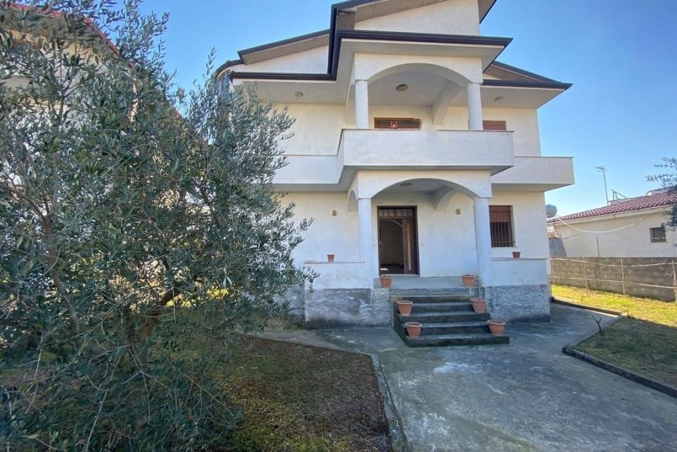 Kavaje, shitet Vile 4+1+Aneks+Ballkon , 393 m² 120.000 € (rruga Egnatia , Kavaje)