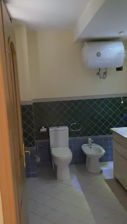Tirane, jepet me qera apartament 4+1+A+BLK Kati 4, 150 m² 600 Euro (rruga elbasanit)