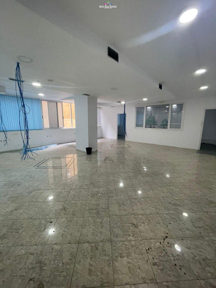 Tirane, jepet me qera zyre Kati 2, 308 m² 4.000 € (shallvare)