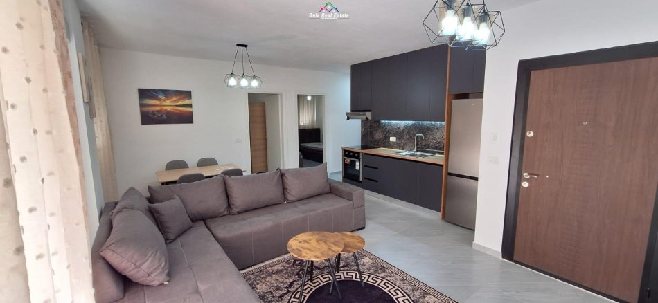 Tirane, jepet me qera apartament 2+1 Kati 1, 80 m² 390 € (fresku)