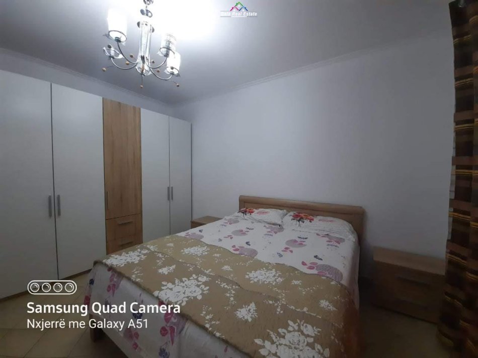 Tirane, jepet me qera apartament 3+1 Kati 9, 130 m² 800 € (rruga e kavajes)