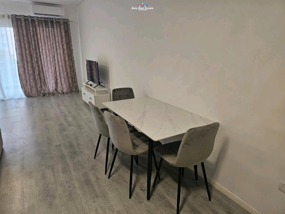Tirane, jepet me qera apartament 1+1+Ballkon Kati 3, 80 m² 600 € (5 maji)
