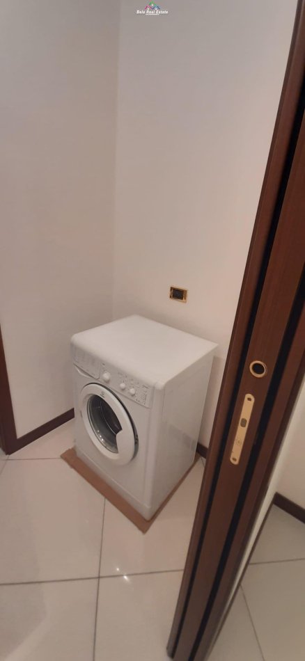 Tirane, jepet me qera apartament 1+1 Kati 2, 70 m² 450 € (Kinostudio)
