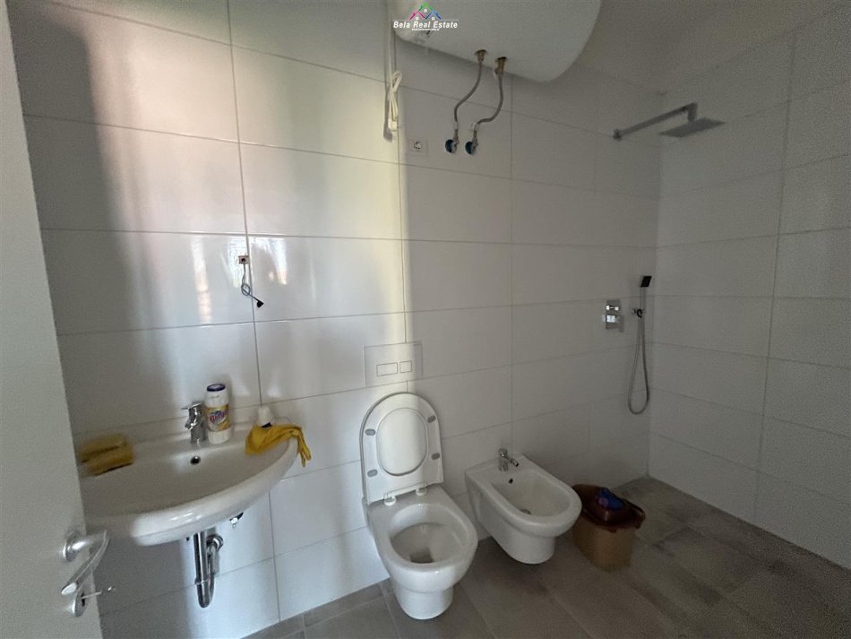 Tirane, jepet me qera apartament 2+1 Kati 1, 110 m² 700 € (Asim vokshi)