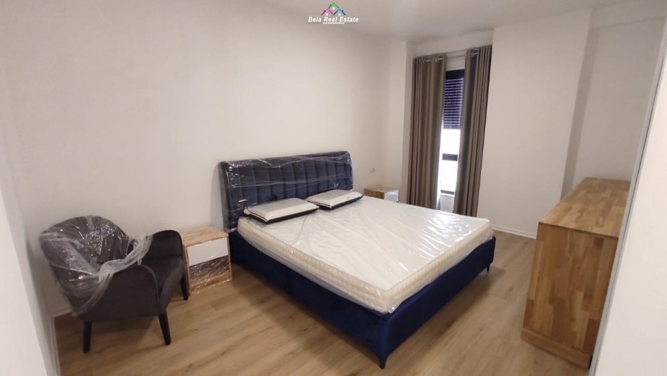 Tirane, jepet me qera apartament 2+1 Kati 6, 100 m² 800 € (porcelan)