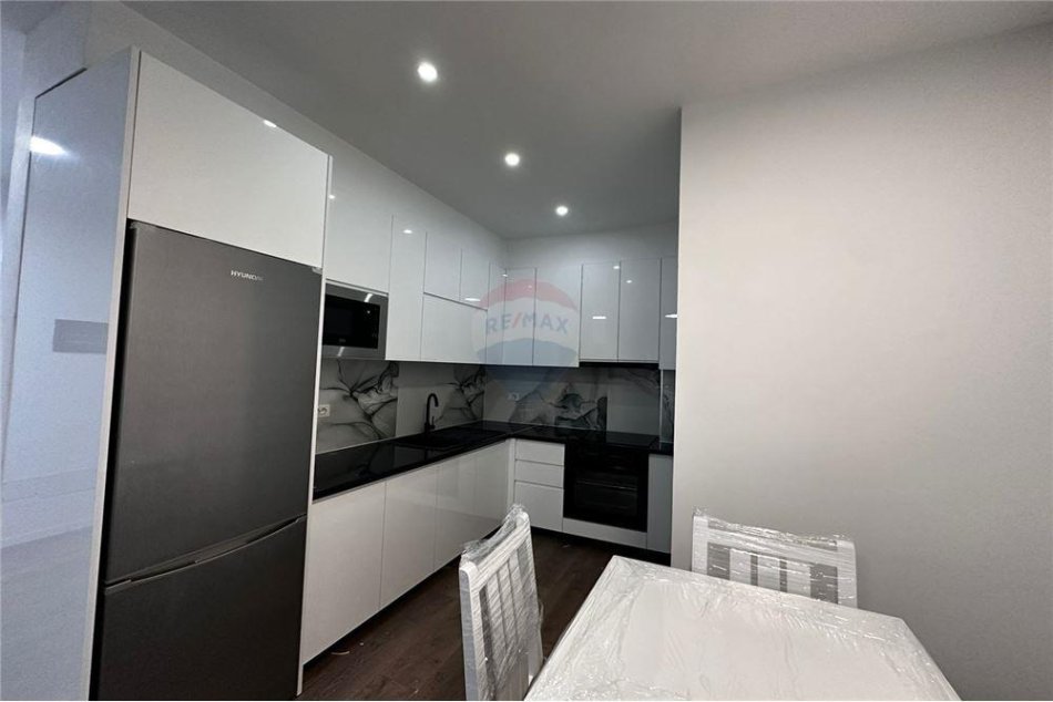 Tirane, jepet me qera apartament 1+1, , 65 m² 450 € (Teodor Keko - Astir)