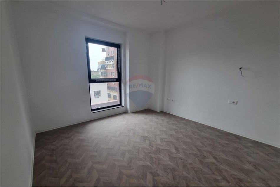 Tirane, jepet me qera ambjent biznesi Kati 3, 110 m² 1,200 € (Rruga e Kavajes - Tirana Garden Building