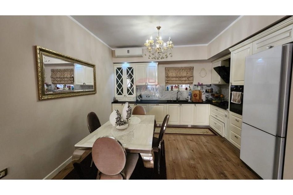 Tirane, jepet me qera apartament 2+1 Kati 2, 110 m² 500 € (Yzberisht)