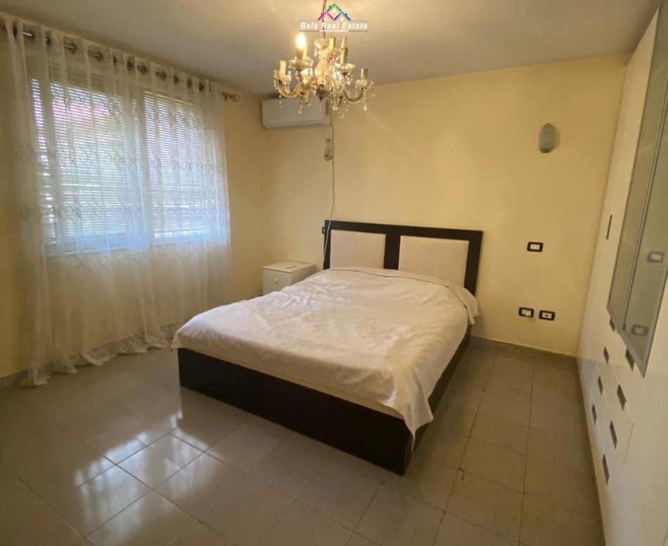 Tirane, jepet me qera Vile 2+1 Kati 2, 180 m² 600 € (Brryli)