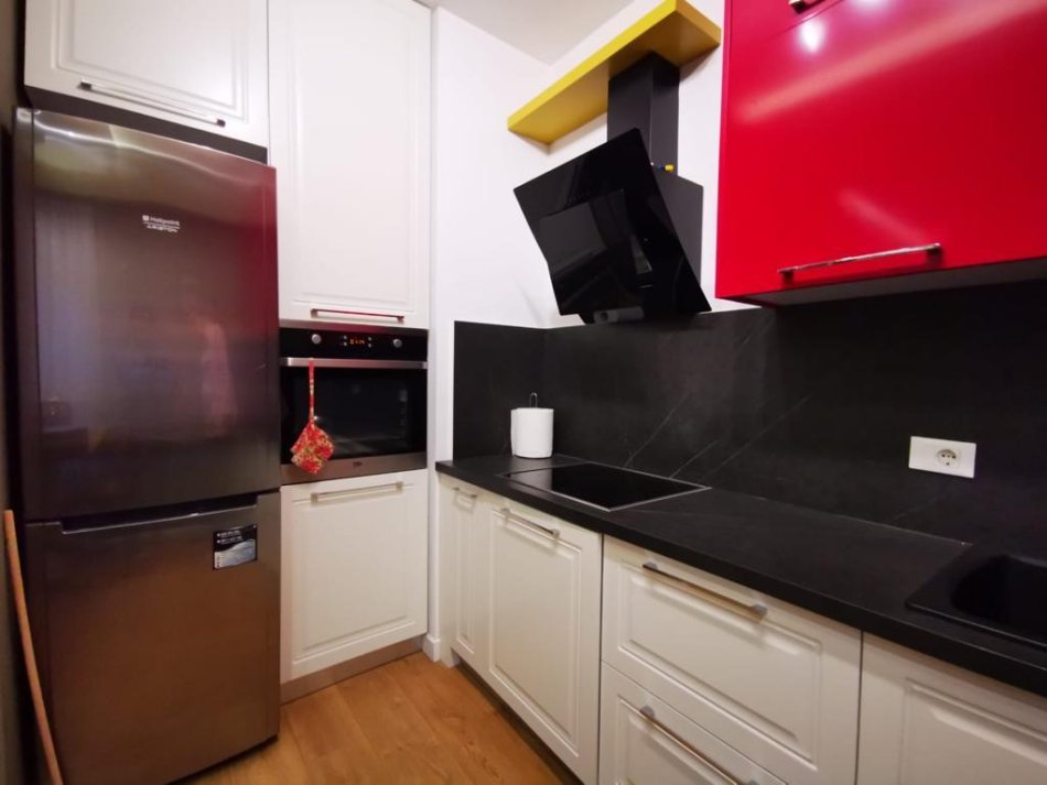 Tirane, shitet apartament 1+1+Ballkon Kati 2, 75 m² 230.000 € (Rr. Kavajes)