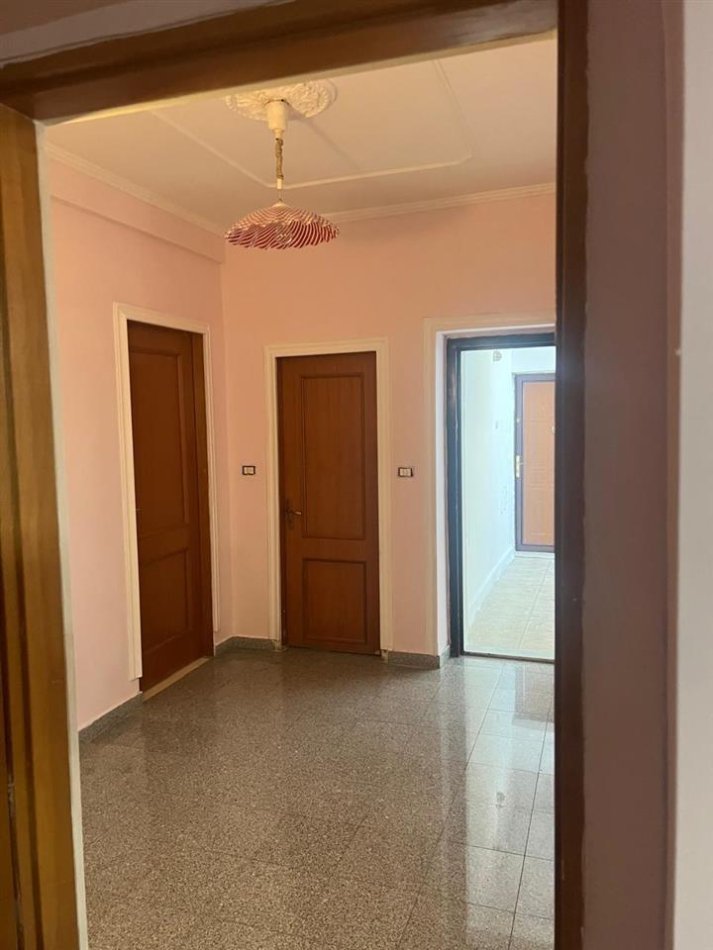 Tirane, shitet apartament 3+1 Kati 1, 140 m² 252.000 € (Vasil Shanto)