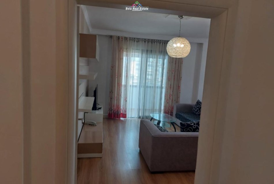 Tirane, jepet me qera apartament 3+1 Kati 6, 150 m² 1.200 € (Myslym Shyri)