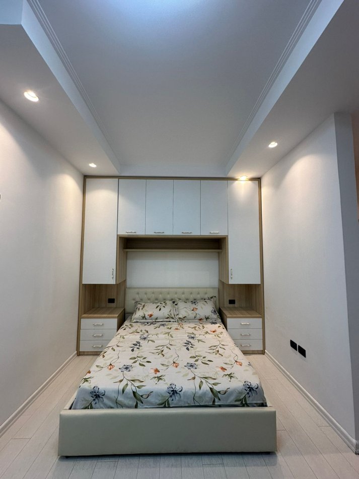 Tirane, jepet me qera garsonier 1+1 Kati 0, 42 m² 300 € (Fresku)