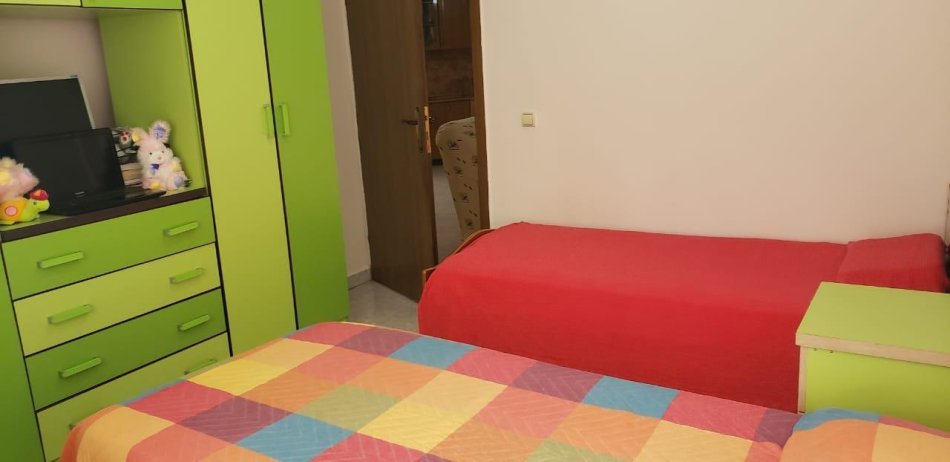 Tirane, jepet me qera apartament 2+1 Kati 5, 85 m² 500 € (Laprake)