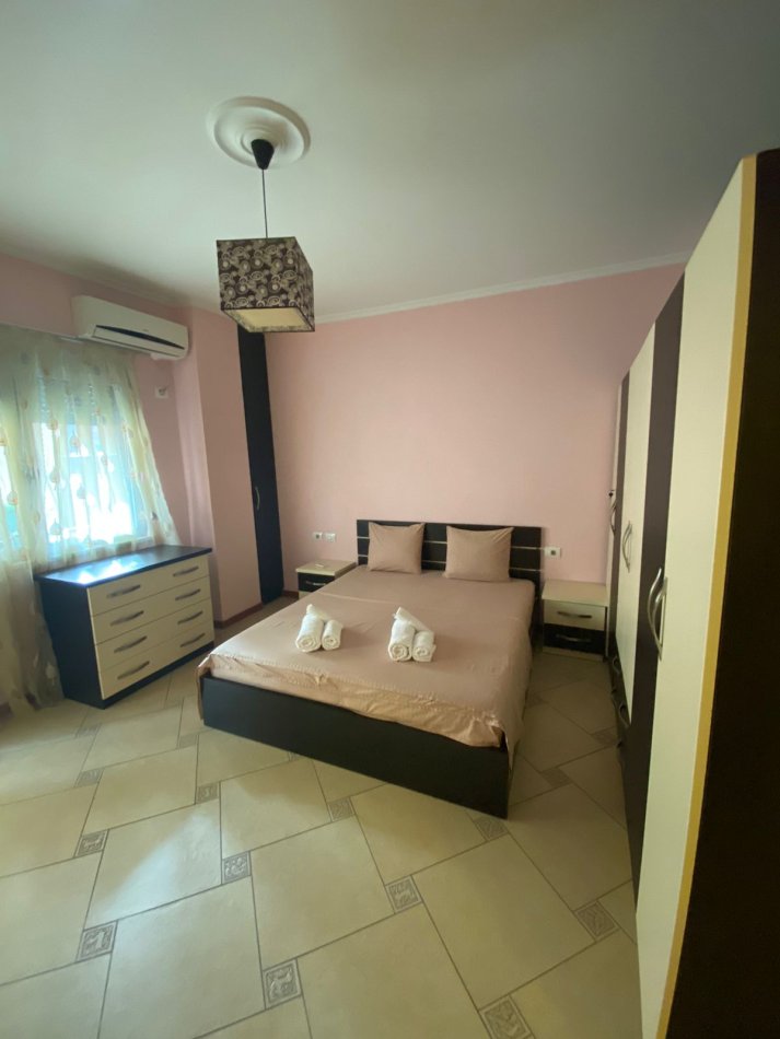 Tirane, jepet me qera apartament 2+1 Kati 3, 90 m² 650 € (Selvia)
