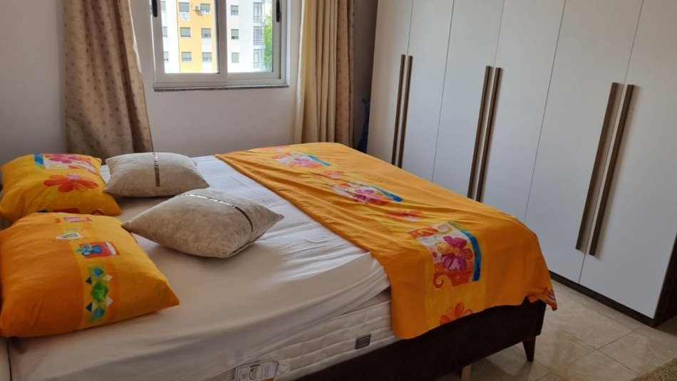 Tirane, jepet me qera apartament 1+1 Kati 5, 55 m² 400 € (Ali Demi)