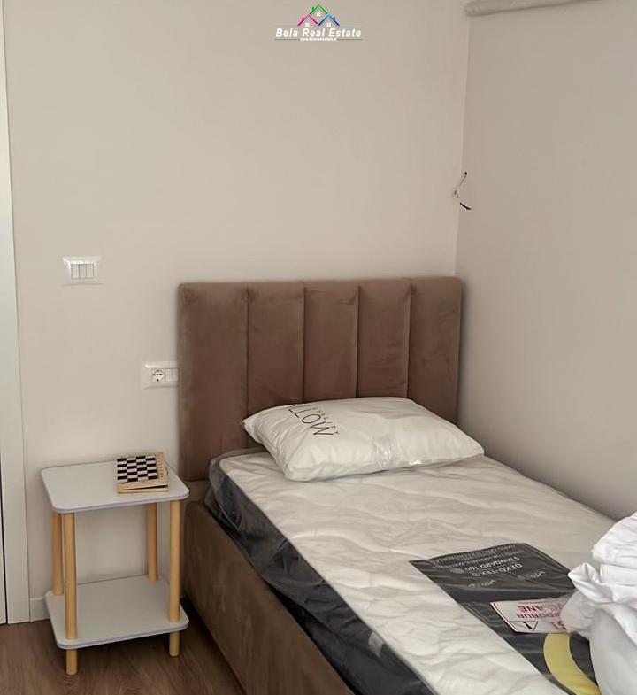 Tirane, jepet me qera apartament 2+1 Kati 1, 90 m² 1.500 € (qender)