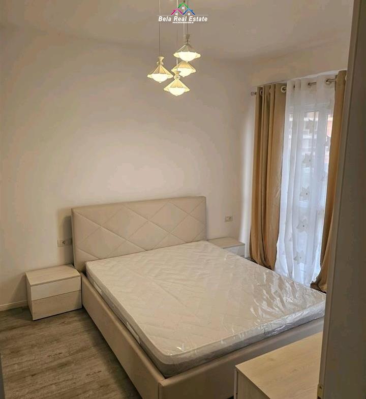 Tirane, jepet me qera apartament 1+1 Kati 3, 80 m² 600 € (rruga 5 Maji)
