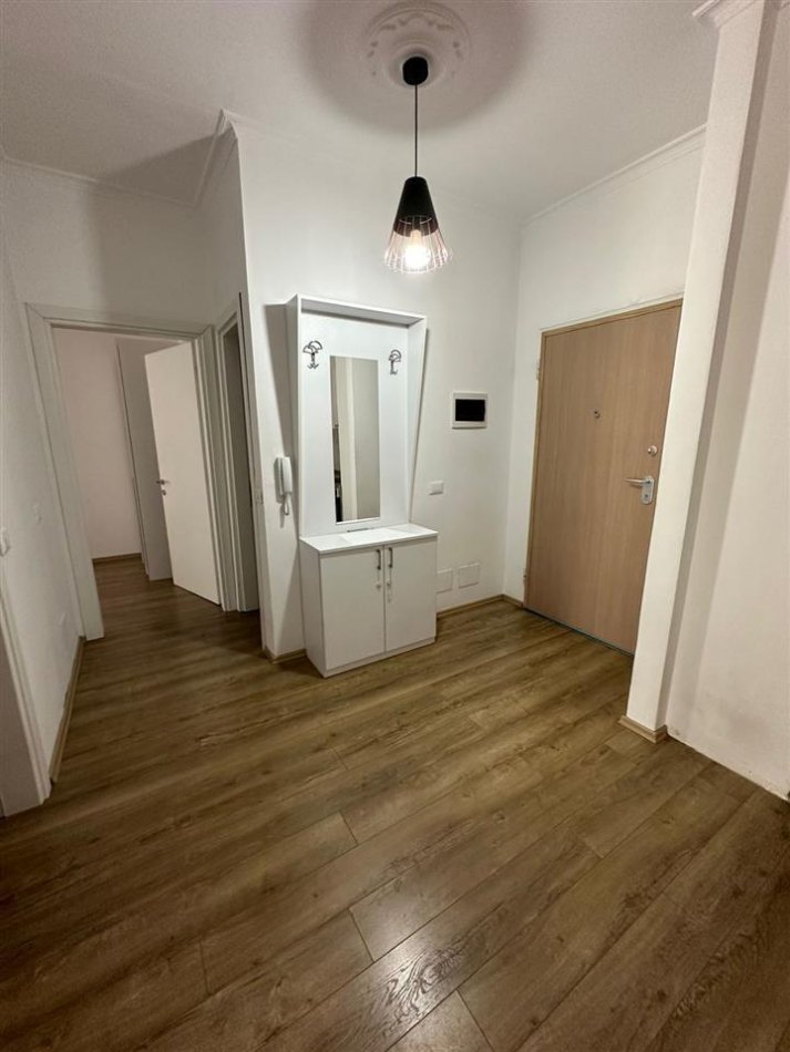 Tirane, jepet me qera apartament 2+1 Kati 4, 90 m² 800 € (komuna e parisit)