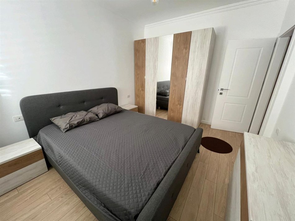 Tirane, jap me qera apartament 3+1 Kati 4, 175 m² 950 € (KTHESA E KAMEZES)