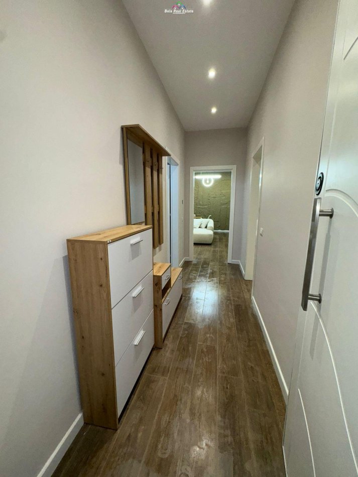 Tirane, jepet me qera apartament 1+1+Ballkon Kati 1, 85 m² 750 € (kodra e diellit)