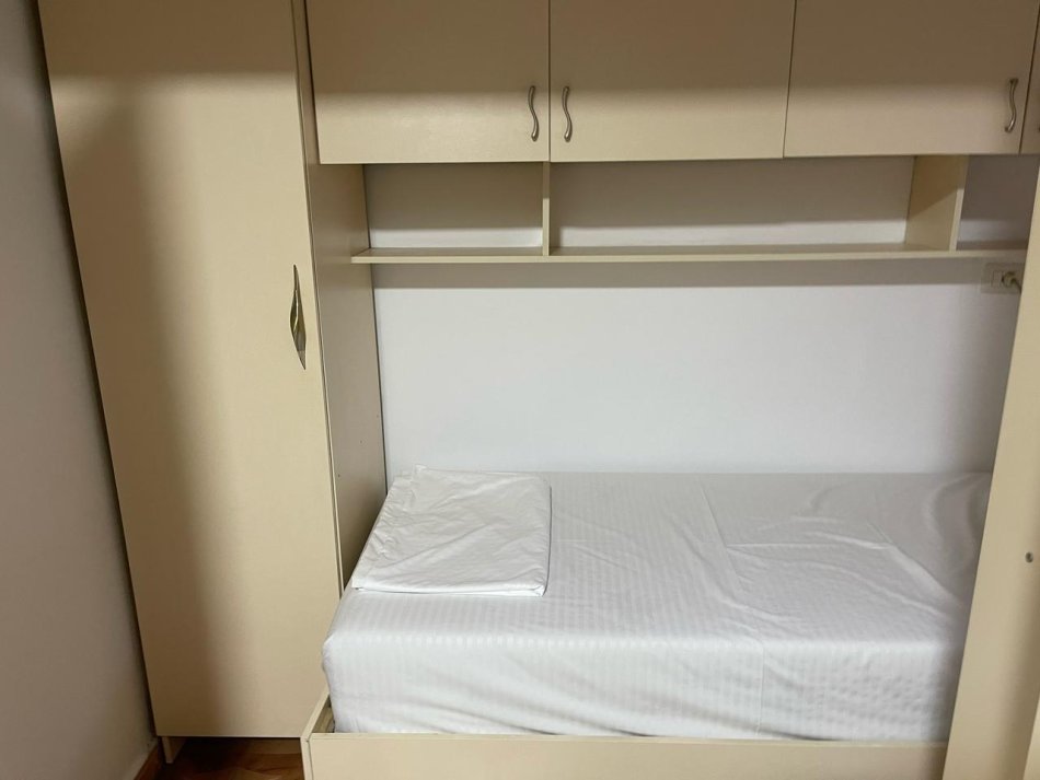 Tirane, jepet me qera apartament 1+1 Kati 5, 65 m² 500 € (Myslym shyri)