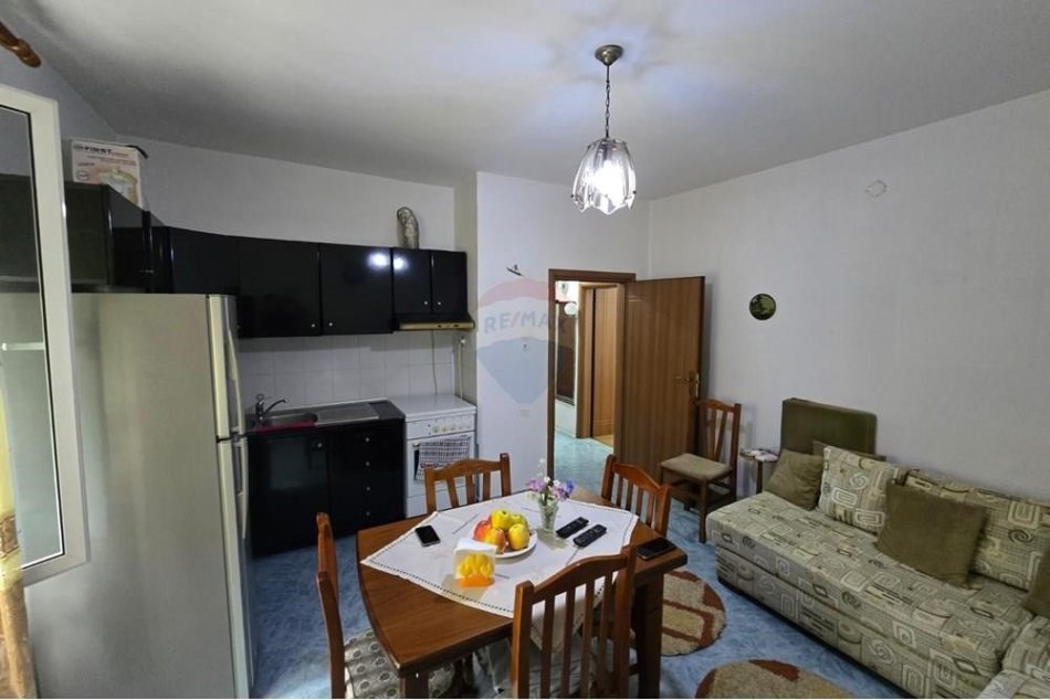 Tirane, jepet me qera apartament 2+1 Kati 2, 74 m² 500 € (rruga e kavajes)