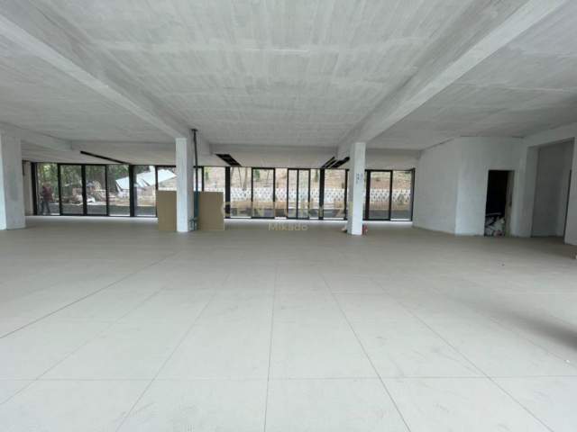 Tirane, shitet ambjent biznesi Kati 1, 1.860 m² 1.660.000 Euro (Vaqarr buze rruges krzesore)