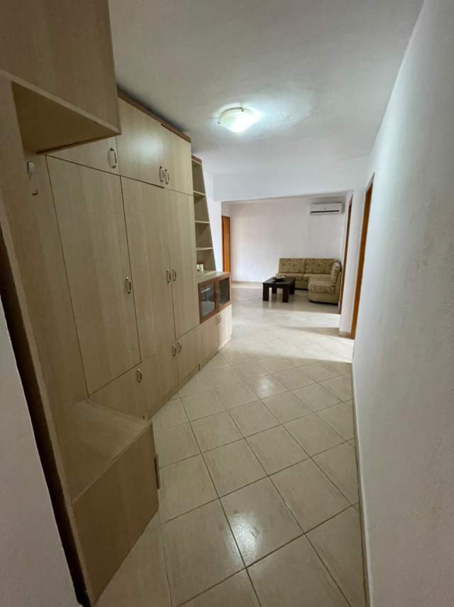 Tirane, shitet apartament 3+1 Kati 4, 75 m² 65.000 Euro (Ferit Xhajko)