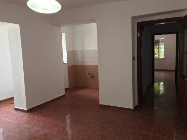 Tirane, shitet apartament 2+1 Kati 3, 71 m² 74.000 Euro (Materniteti i ri)