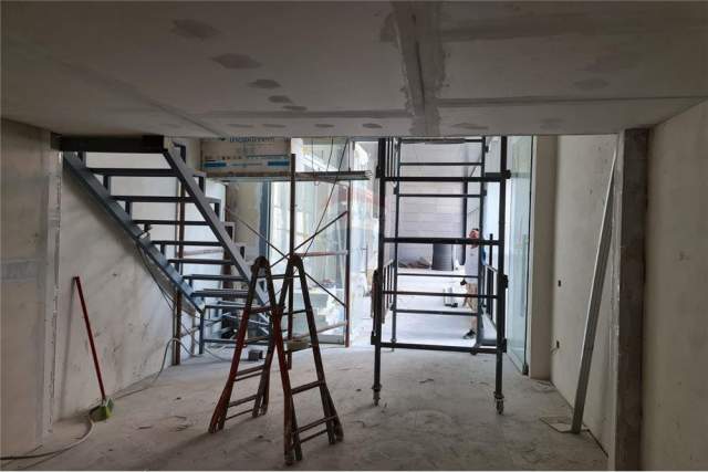 Tirane, jepet me qera dyqan Kati 0, 200 m² 2.200 Euro (rruga kavajes)