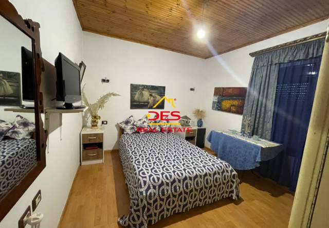 Vlore, shitet shtepi 2 Katshe Kati 2, 300 m² 300.000 Euro (1 Maji)