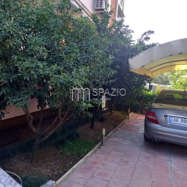 Tirane, shitet apartament 2+1+BLK Kati 1, 131 m² 165.000 Euro (Rruga 'Babe Rexha'')