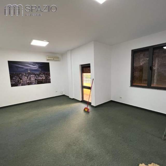 Tirane, jepet me qera shtepi 4+1 Kati 1, 200 m² 900 Euro (Pazari i Ri)