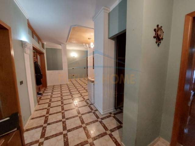 Durres, jepet me qera apartament Kati 5, 200 m² 600 Euro (ISH RAJONI,DURRES)