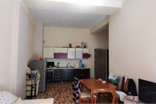 Tirane, shitet apartament 2+1 95 m² 85.000 Euro (yzberisht)