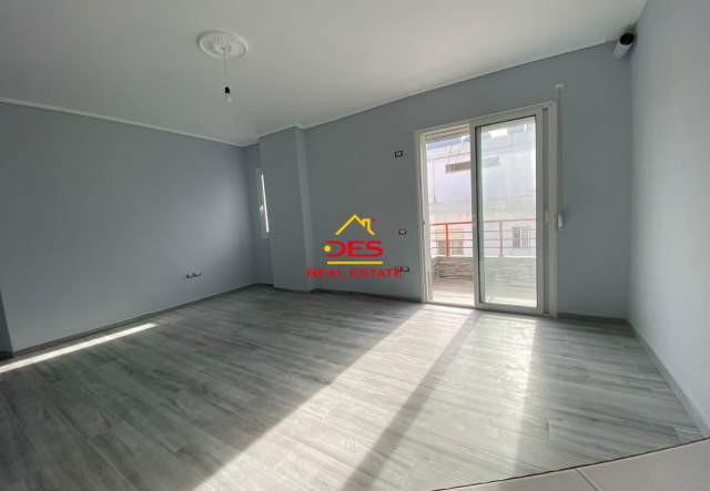 Vlore, shitet apartament 1+1+BLK Kati 9, 84 m² 48.000 Euro (Rruga Lef Sallata)