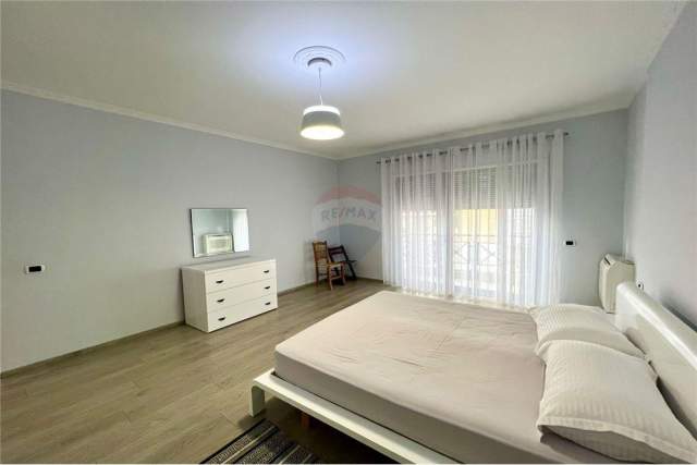 Tirane, jepet me qera apartament 2+1 128 m² 1.300 Euro (rruga alla kopshti zologjik)