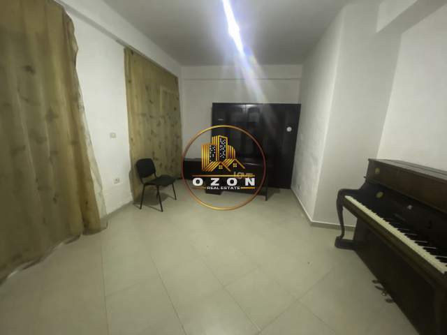 Tirane, jepet me qera apartament duplex Dublex Kati 1, 105 m² 500 Euro (Kopshti Zoologjik)