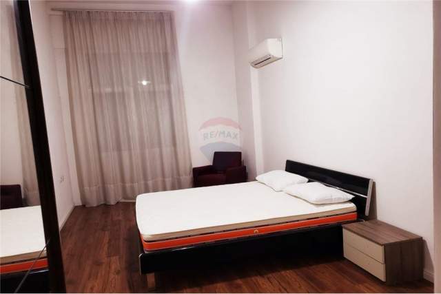 Tirane, jepet me qera apartament 2+1 105 m² 750  (ZOGU I ZI)
