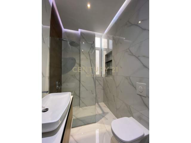 Tirane, shes apartament 3+1 Kati 1, 108 m² 180.000 Euro (liqeni i that)