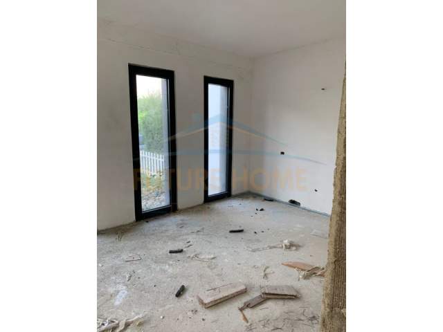 Qerret, shitet Vile 3+1+A+BLK Kati 0, 200 m² 300.000 Euro (QERRET,KAVAJE)